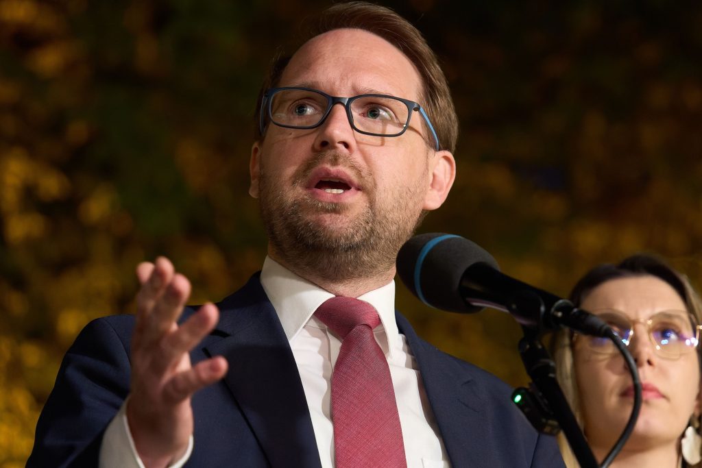 USR, poziție intransigentă față de guvernul lui Veștea. Denunță o majoritate bazată „pe traseiști” și anunță mutarea pregătită cu PNL și UDMR