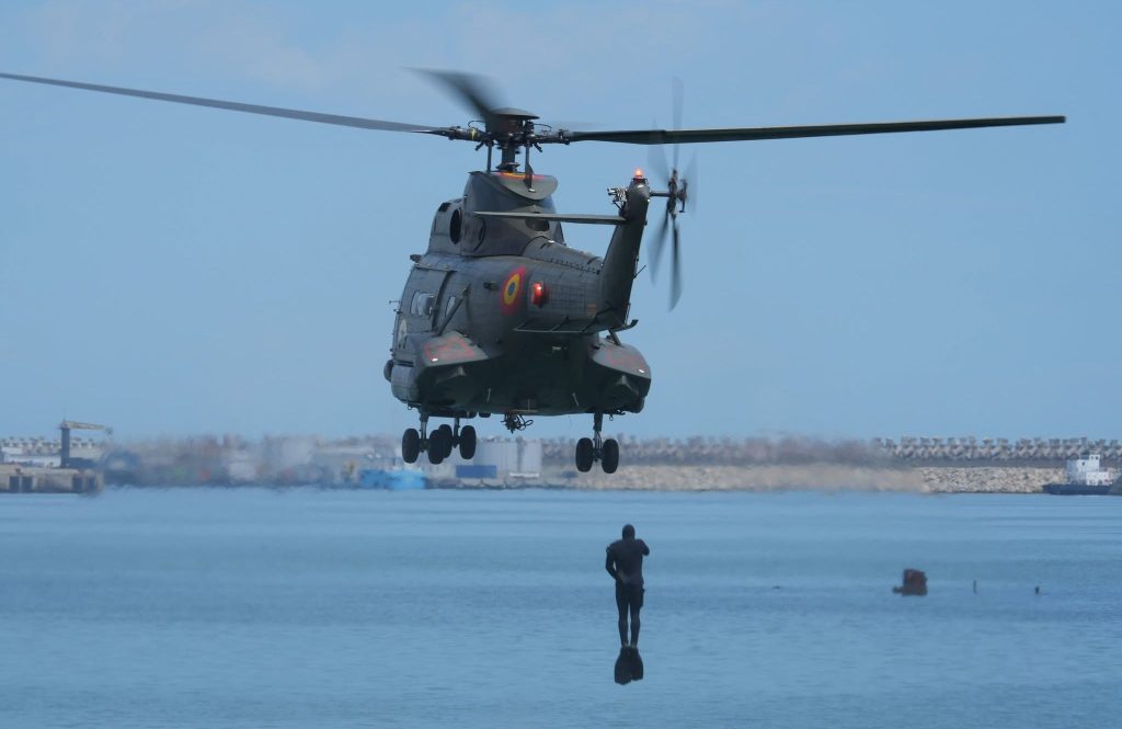 Forţele Navale Române participă la exerciţii de combatere a minelor și neutralizare a dispozitivelor explozive