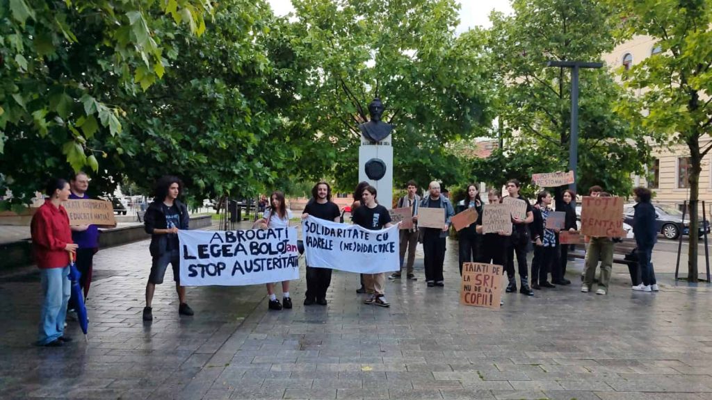 LIVE VIDEO. Protestul studenților în fața Prefecturii Cluj: Anulați Legea Bolojan din Educație. Grevele sunt soluția