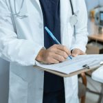 Începând din octombrie, pacienții se vor programa la medic printr-o platformă online națională. Toate spitalele, obligate să se înscrie. Pacienții vor accesa online istoricul medical, rețete și tratamente