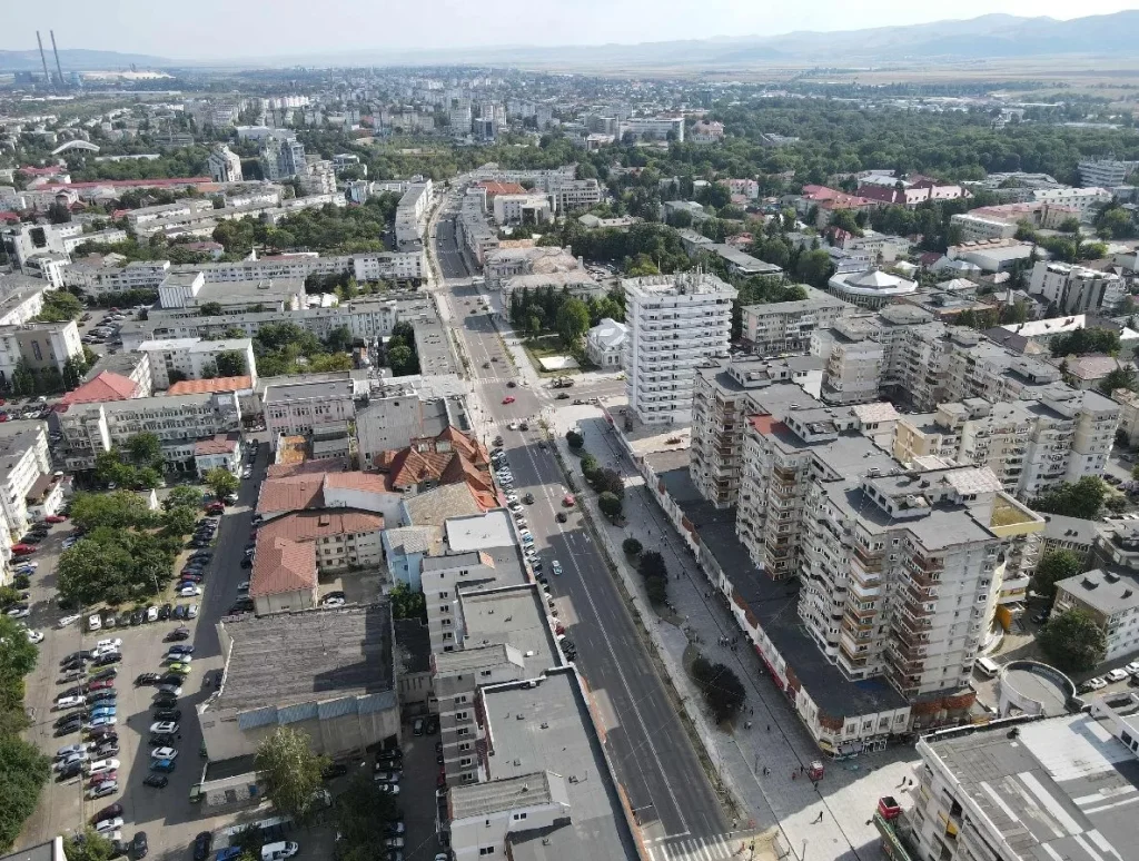 Centrul Bacăului se închide traficului în weekenduri până în septembrie. Zona va fi rezervată pietonilor și activităților în aer liber