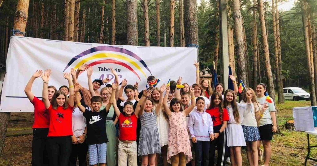 Locuri în taberele ARC pentru elevi din diasporă