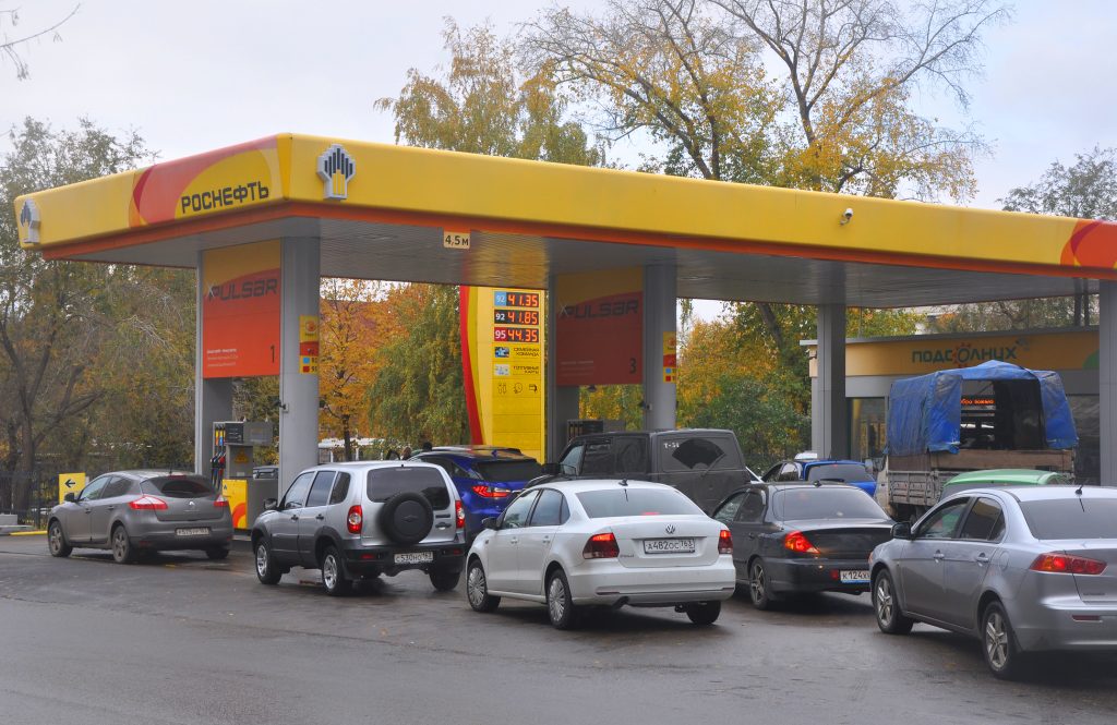 Șeful celei mai mari companii petroliere din Rusia despre criza de combustibil: „Situația nu este ușoară” / Cine are garantată aprovizionarea