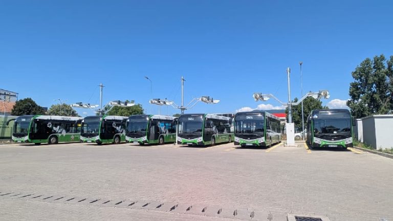 Transportul public din Alba Iulia rămâne blocat, pentru a patra zi consecutiv, din cauza protestului șoferilor de la STP