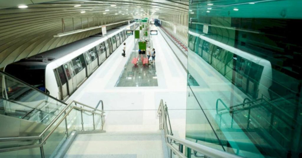 Incendiu în zona stației de metrou Titan din Capitală. Accesul spre Parcul I.O.R. a fost închis
