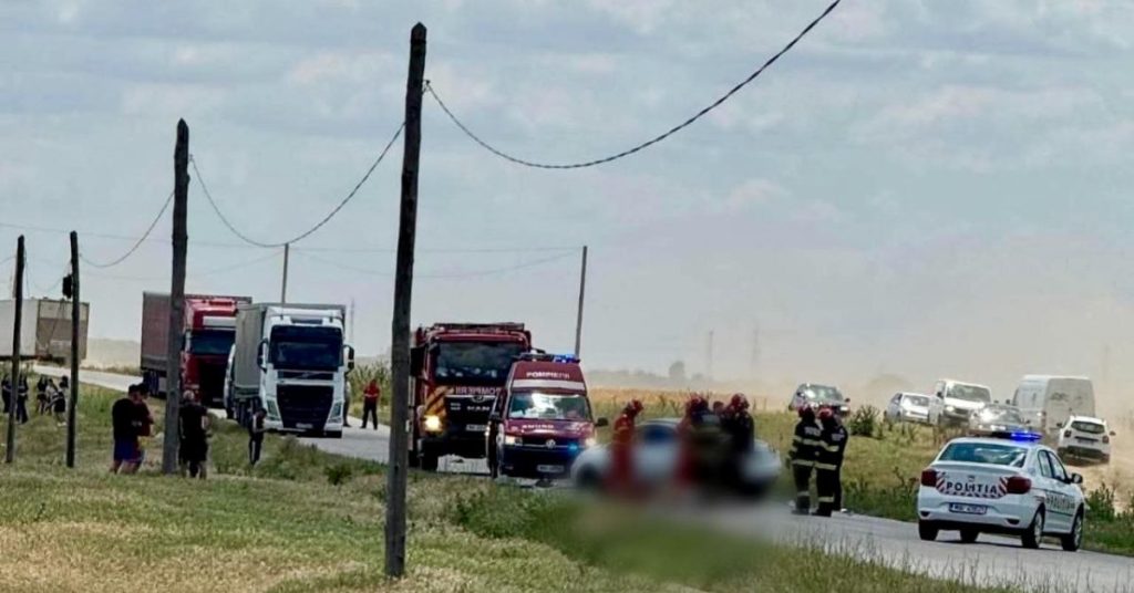 Șofer găsit mort la câțiva metri de mașină, după ce autoturismul s-a răsturnat pe un drum județean