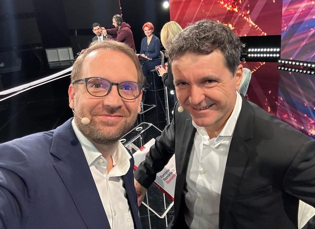 Nicuşor Dan: Este rolul ANI să găsească oameni care se îmbogăţesc folosindu-şi funcţia publică, sau să caute virgule în acte pe care diverşi funcţionali publici le fac? / Să ne uităm la maşinile cu care vin funcţionarii în jurul primăriilor