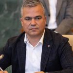 Premierul desemnat, Adrian Veştea, consideră că prin modificarea statutului PNL se urmăreşte blocarea învestirii cabinetului său