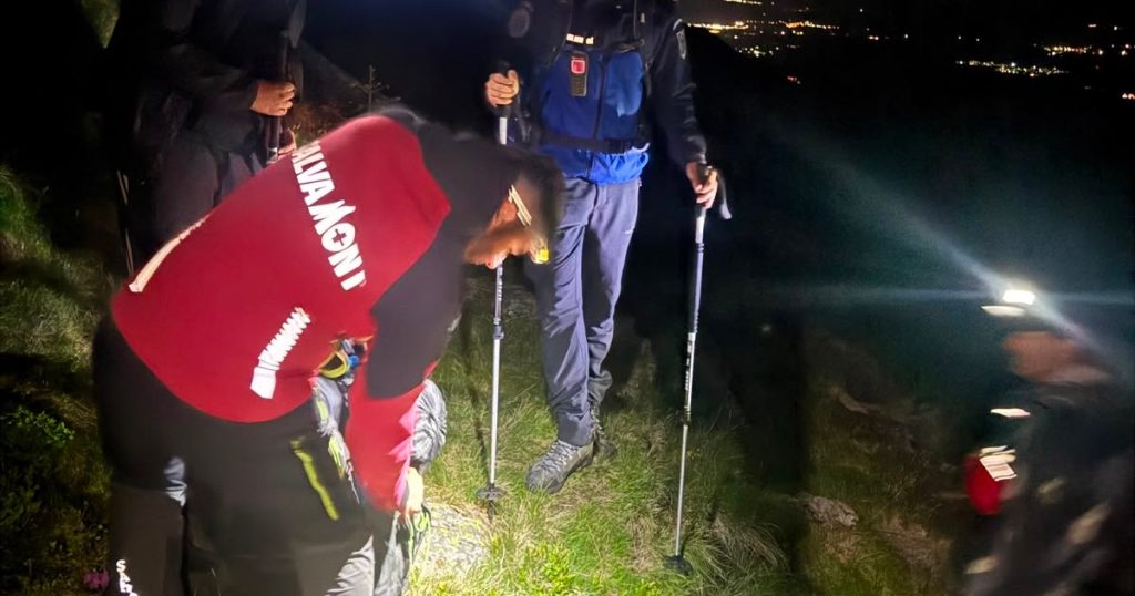 Un turist epuizat a cerut ajutor pe munte în zona Custura Sărății: tânărul de 20 de ani, salvat de jandarmii montani și salvamontiști