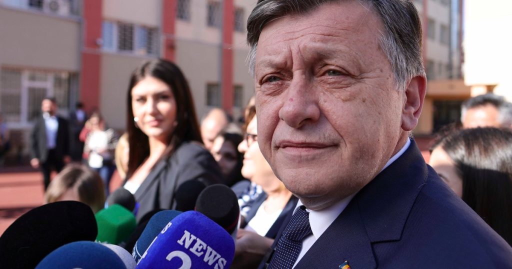 Crin Antonescu, dezamăgire maximă după Congresul PNL: „Nu am văzut niciodată ceva mai potrivit cu termenul «trădare»”