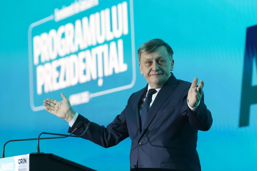 Crin Antonescu atacă dur conducerea PNL: „Congresul trădătorilor