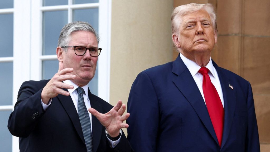 Trump anunță demisia lui premierului britanic Keir Starmer: „Va demisiona. A eșuat rău”