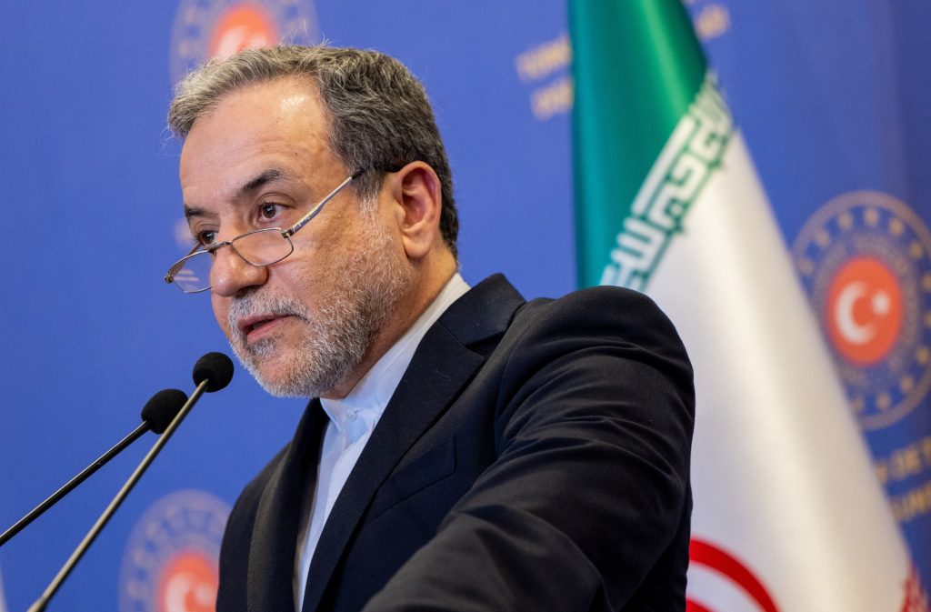Iranul anunță un „progres major” în negocierile cu SUA și susține că petrolul său va fi scutit de sancțiuni