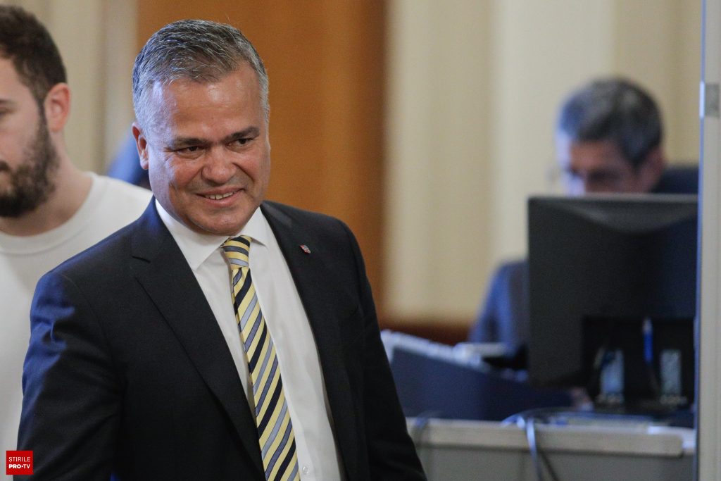 Începe cursa pentru învestirea Guvernului Veștea. Parlamentul stabilește luni calendarul audierilor și votului decisiv