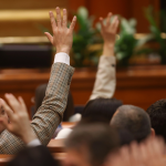Două grupuri parlamentare anunță vot „pentru” la învestirea Guvernului Veștea: UPR și PACE susțin executivul