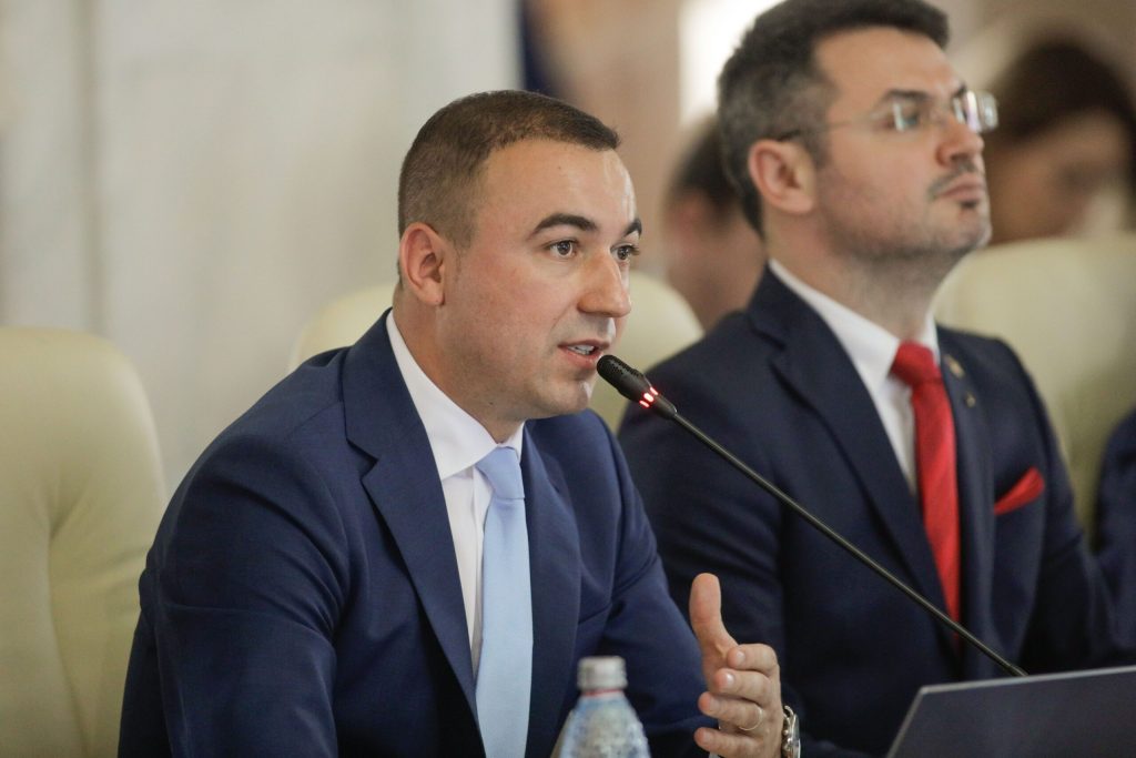 Ministrul propus la Energie vrea să limiteze adaosul comercial pentru carburanți pe tot lanțul și să scadă accizele la motorină