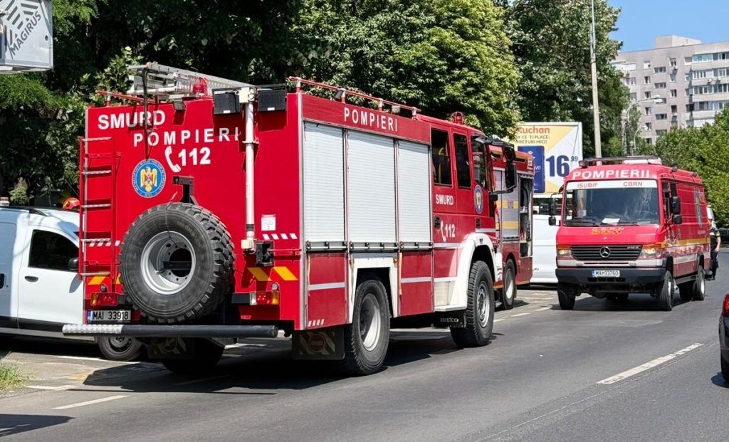 VIDEO: 90 de persoane evacuate dintr-un bloc din Capitală după detectarea unor scurgeri de gaz la o țeavă care face legătura cu imobilul