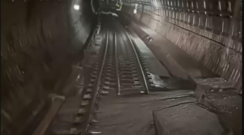 Panică la metroul din București! Circulația trenurilor a fost dată peste cap după ce o bucată din tunel s-a prăbușit, la Magistrala 4