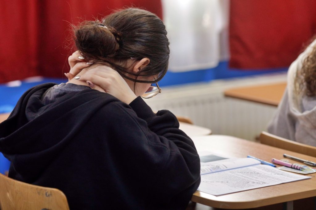 Peste 4.500 de elevi au lipsit la proba la Limba şi literatura română din cadrul Evaluării Naţionale
