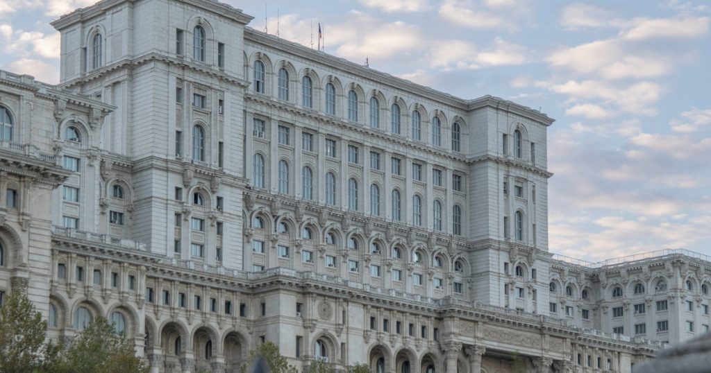 Protest la Senat și Camera Deputaților: funcționarii din Parlament au intrat în grevă japoneză. Revendicările sindicaliștilor
