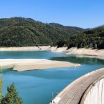 Bolojan alocă 32 milioane lei pentru a rezolva situația alimentării cu apă potabilă din Prahova. Noi soluții privind infrastructura de utilități