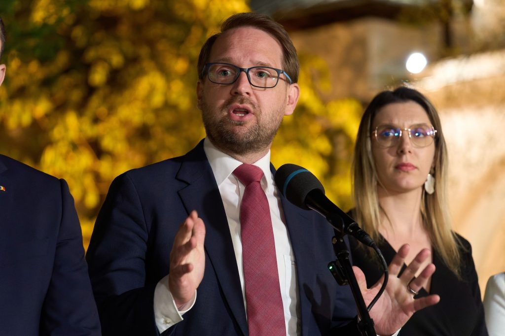 Mesajul și poza publicate de Dominic Fritz, la miezul nopții, după respingerea guvernului Veștea. Ce va face USR