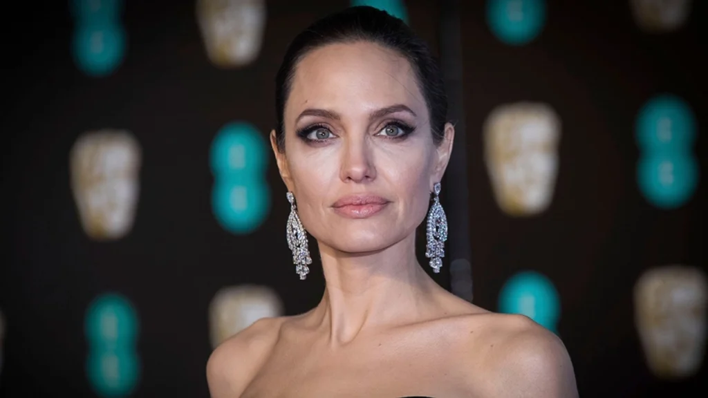 Angelina Jolie, față în față cu cea mai mare teamă a ei în filmul 'Couture'