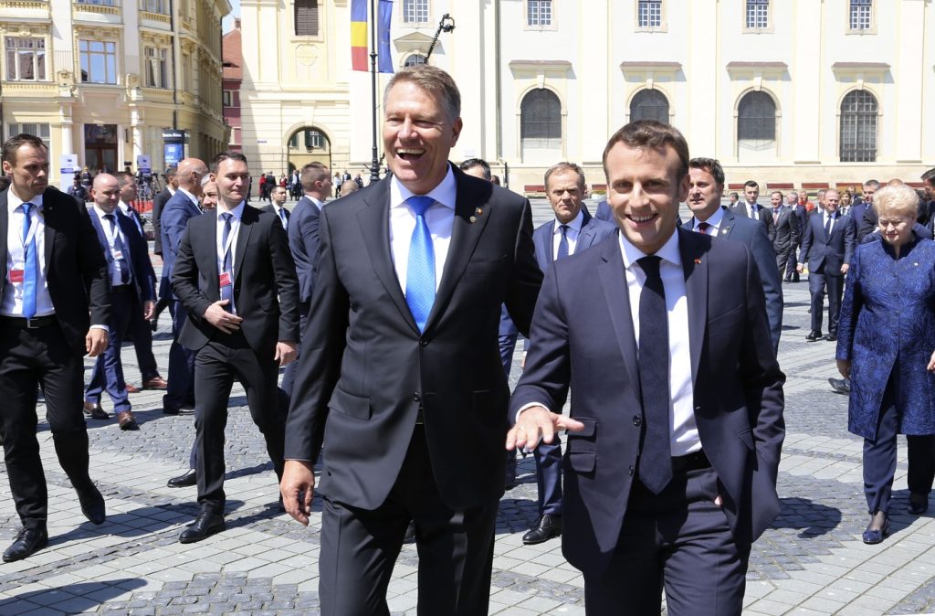 În fața zvonurilor privind întoarcerea lui Iohannis la primărie, doi dintre apropiații săi reacționează: „Asta e ceea ce se cheamă în germană «wunschdenken»”