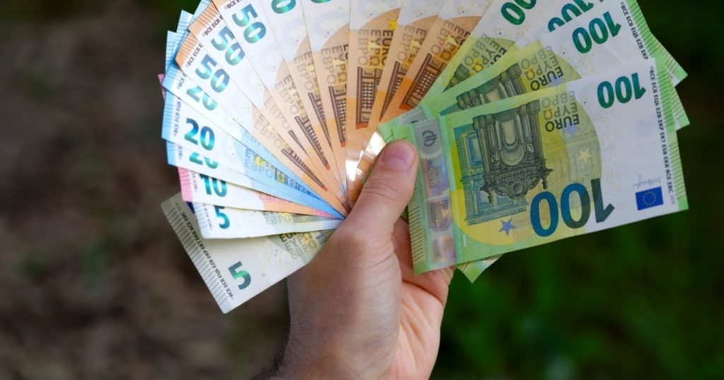 România rămâne departe de adoptarea euro. BCE: Inflația, deficitul și legislația incompatibilă încetinesc convergența