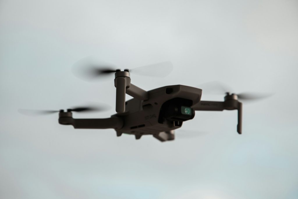Poliţia londoneză va accelera utilizarea dronelor, a recunoaşterii faciale şi a inteligenţei artificiale