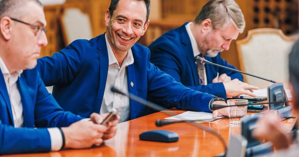Csoma Botond consideră că un guvern minoritar prin rotație „ar putea fi o variantă”. Cu ce variantă de premier ar putea fi de acord UDMR