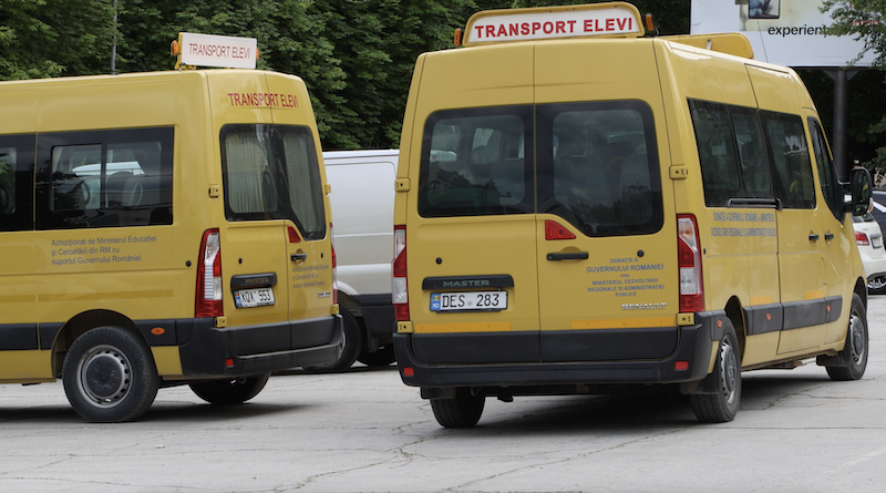 Reforma consolidării rețelei școlare: Angajații instituțiilor de învățământ reorganizate vor beneficia de transport gratuit către noul loc de muncă