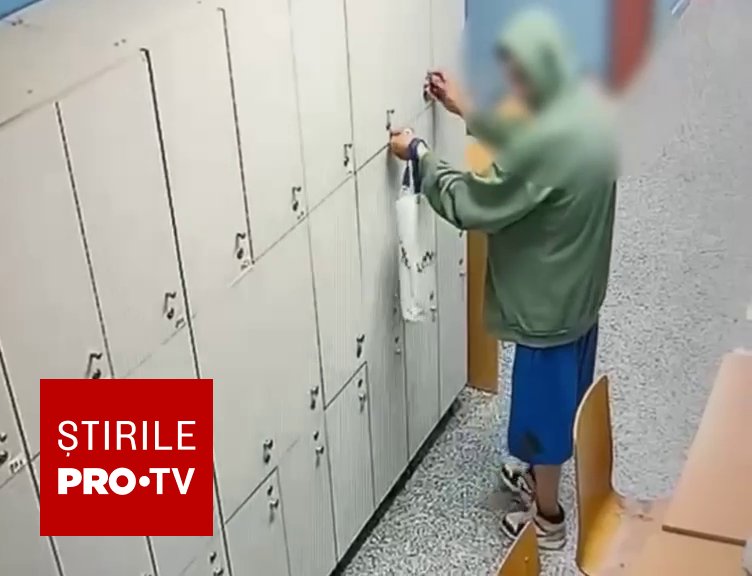 Momentul în care un tânăr a furat bunuri de 10.000 de lei dintr-o școală din Sectorul 3 al Capitalei. VIDEO