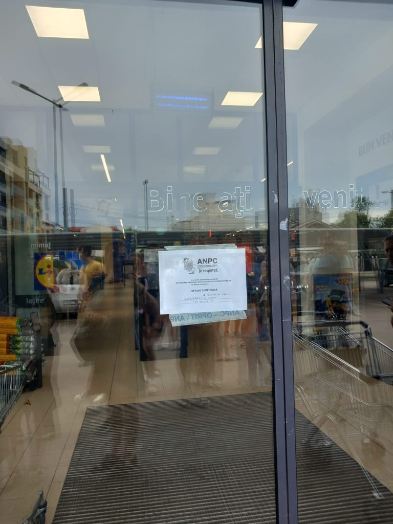 FOTO, VIDEO | Un supermarket din Mamaia Nord, închis de comisarii CJPC Constanța. Ce deficiențe au descoperit
