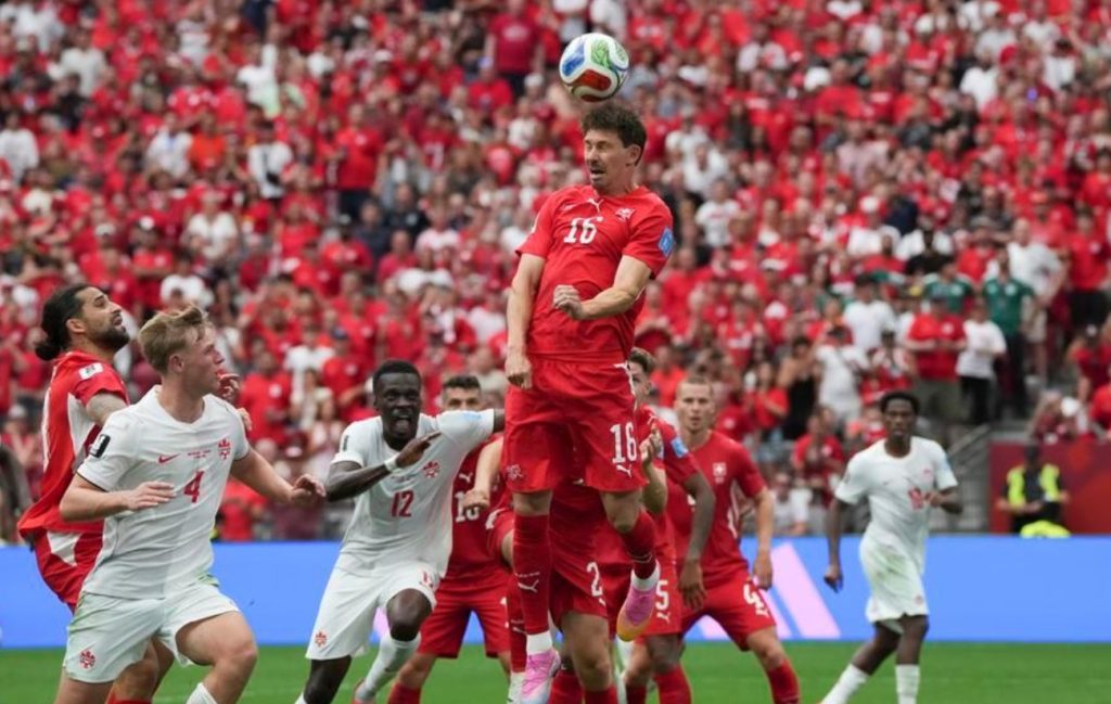 Canada pierde primul loc în grupă după înfrângerea cu Elveția și va juca în șaisprezecimile Cupei Mondiale la Los Angeles
