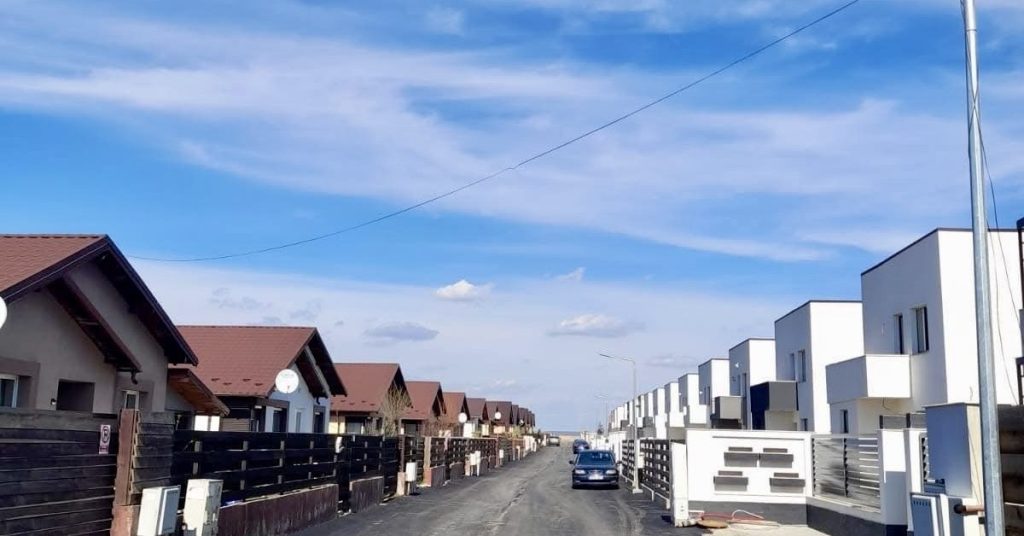 Trei noi străzi din comuna Bradu au fost asfaltate. Investițiile în infrastructură continuă