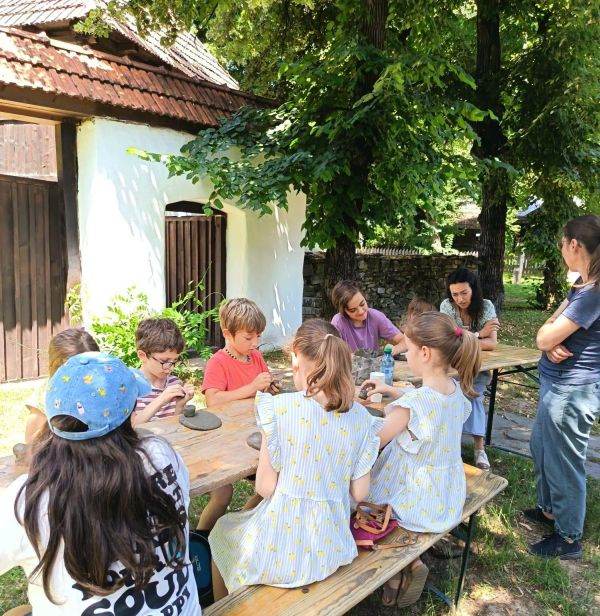 and #8222;Vara pe uliţă and #8221;, tabără de creaţie la Muzeul Satului