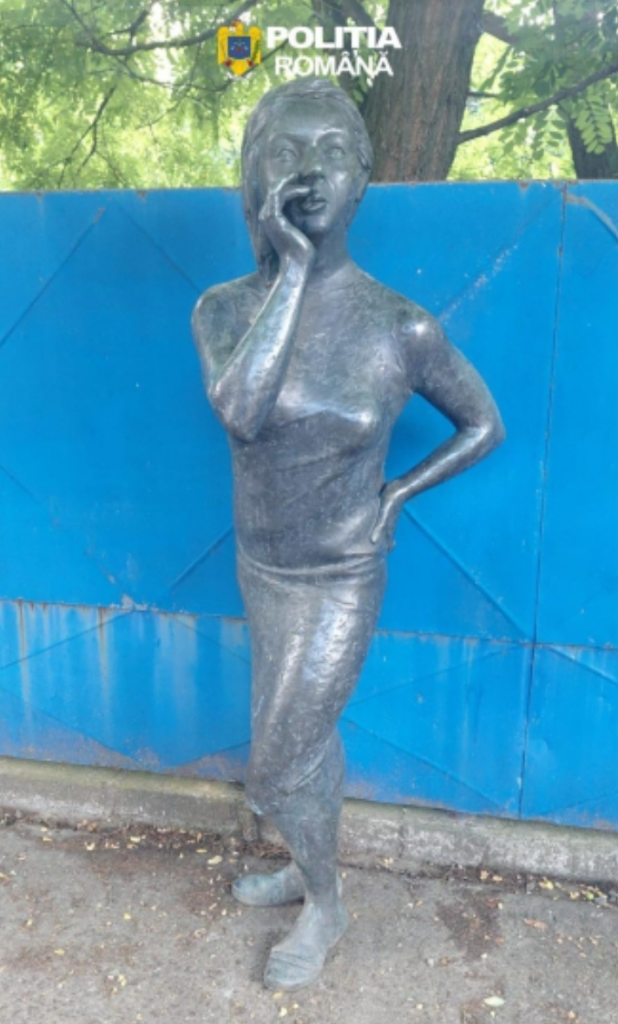 O statuie din „Bârfele satului” din Germania, găsită în curtea unui român din Buzău
