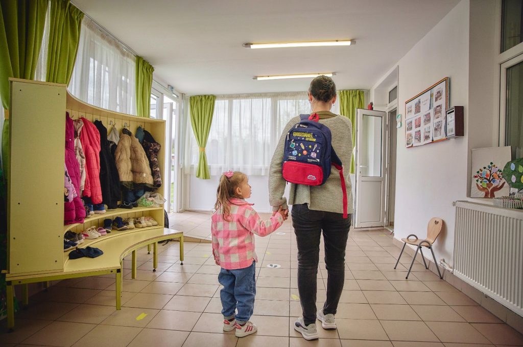 Vacanța, o experiență de învățare. Prin joacă și cu părinți care nu vor să fie perfecți
