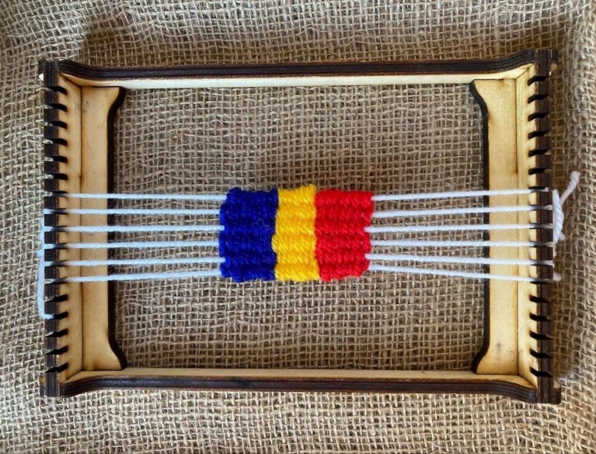 Atelierul Țesem tricolorul romanesc, activitate de Ziua Drapelului National al Romaniei la Muzeul de Arta Populara Constanta (P)