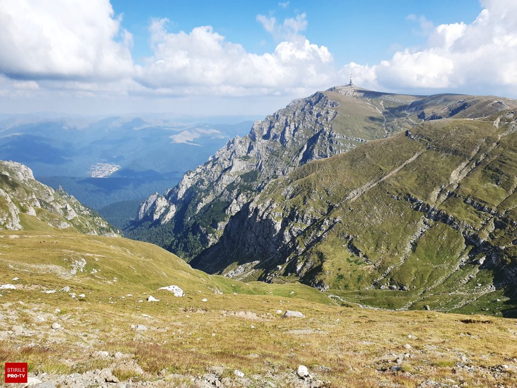 Toate traseele montane de mare altitudine din Bucegi s-au deschis oficial, mai târziu decât în alți ani