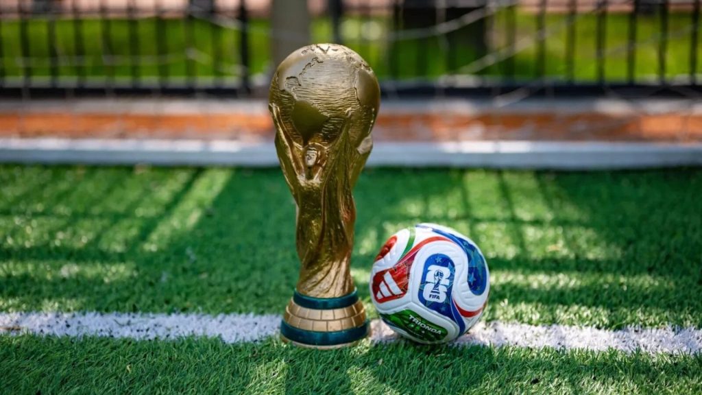 Astronauții NASA și ESA de pe Stația Spațială Internațională au jucat fotbal cu o minge oficială FIFA