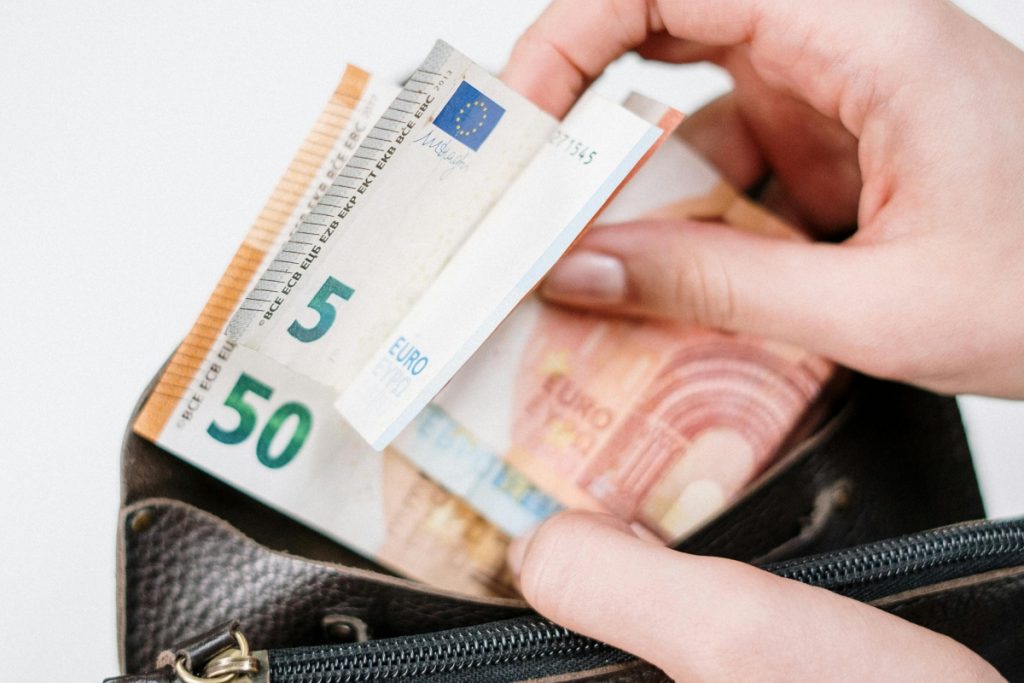 Euro digital în Europa: ce este, cum funcționează și când ar putea schimba plățile