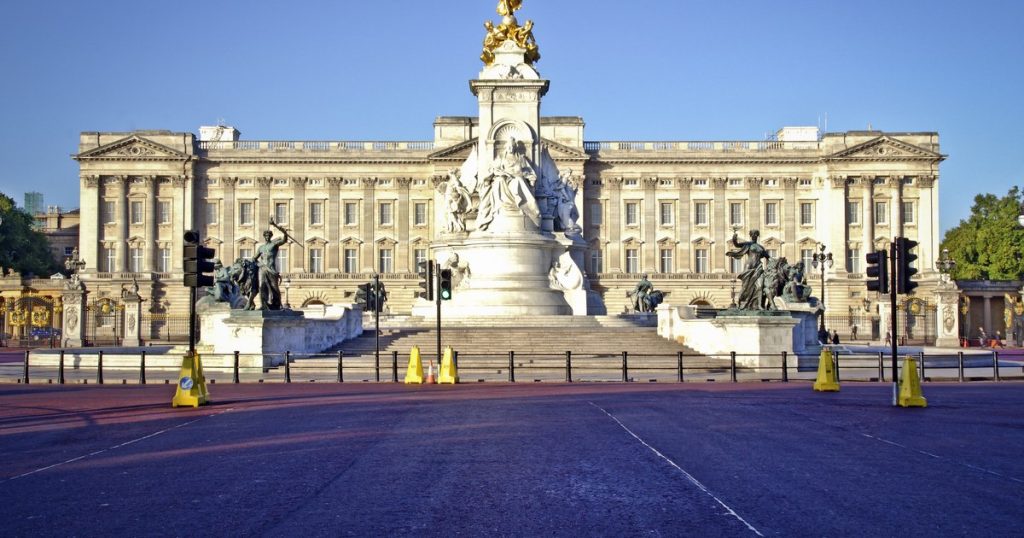 De ce familia regală britanică evită Palatul Buckingham. Motivul mai puțin cunoscut