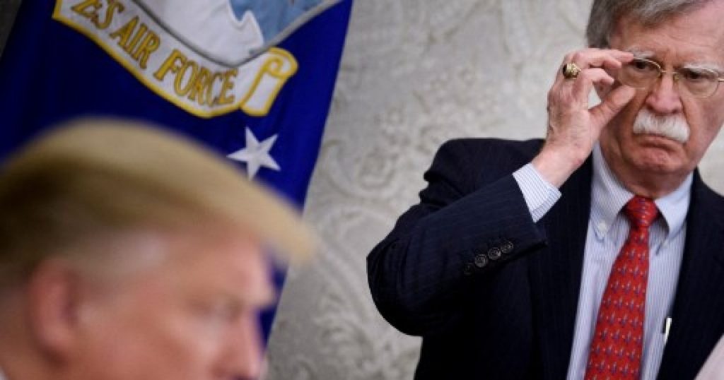 Un fost consilier al președintelui Donald Trump a pledat vinovat în scandalul informațiilor clasificate