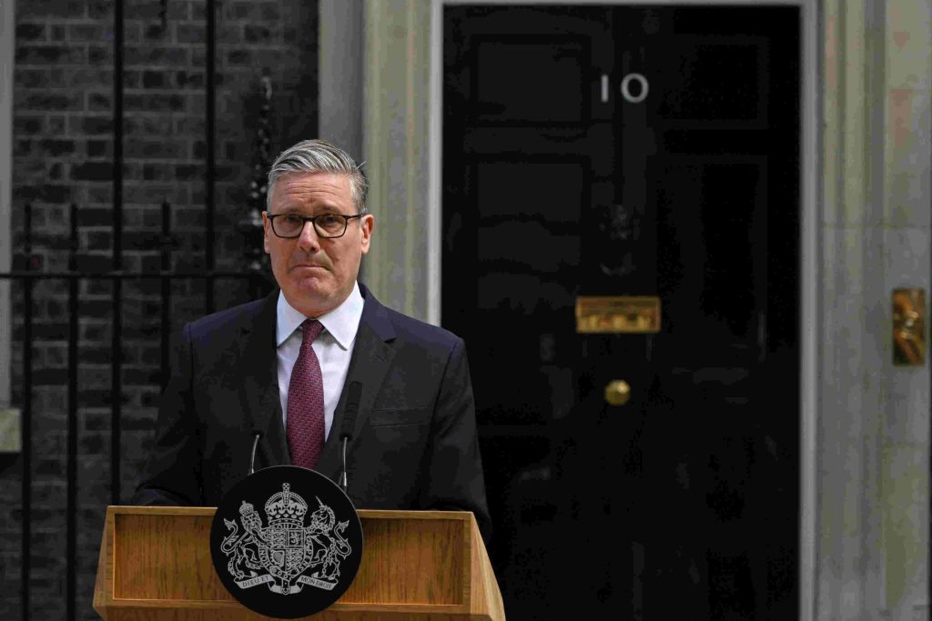 Cum s-a prăbușit premierul britanic Keir Starmer la mai puțin de doi ani după o victorie categorică. Ce lecții oferă cazul său, inclusiv pentru România