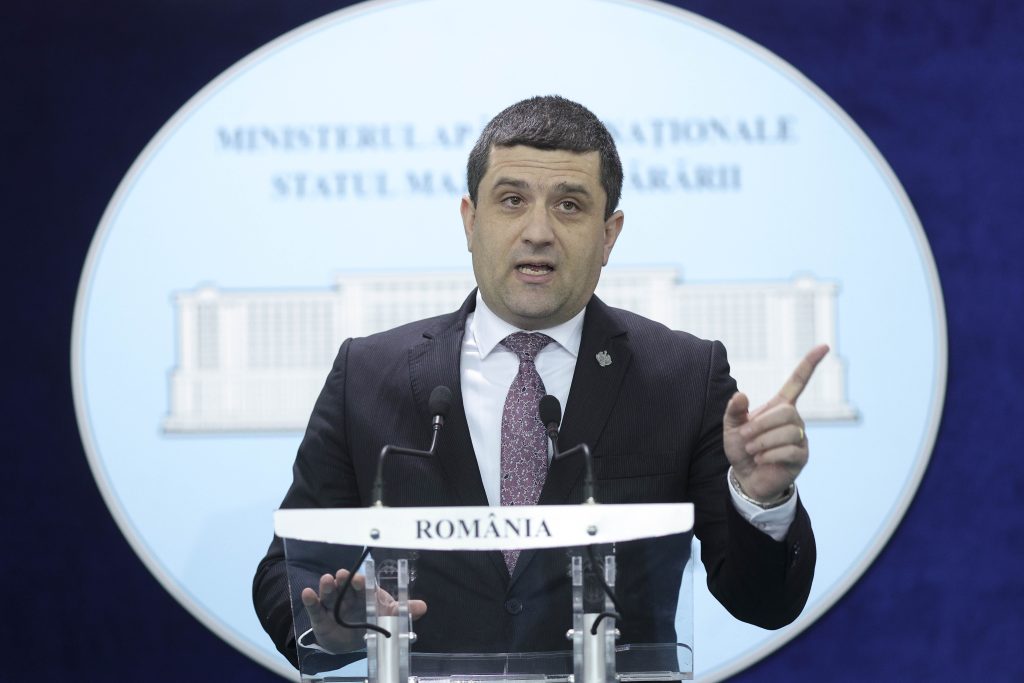VIDEO Ministrul Apărării demontează „un fake news” despre banii din SAFE: „Cam asta înseamnă «banii trimiși altora»”