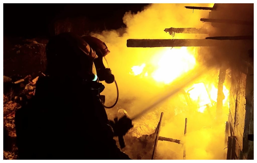 Noi detalii despre incendiul din Cluj! O improvizație electrică ar fi declanșat dezastrul care a ars acoperișurile a două clădiri