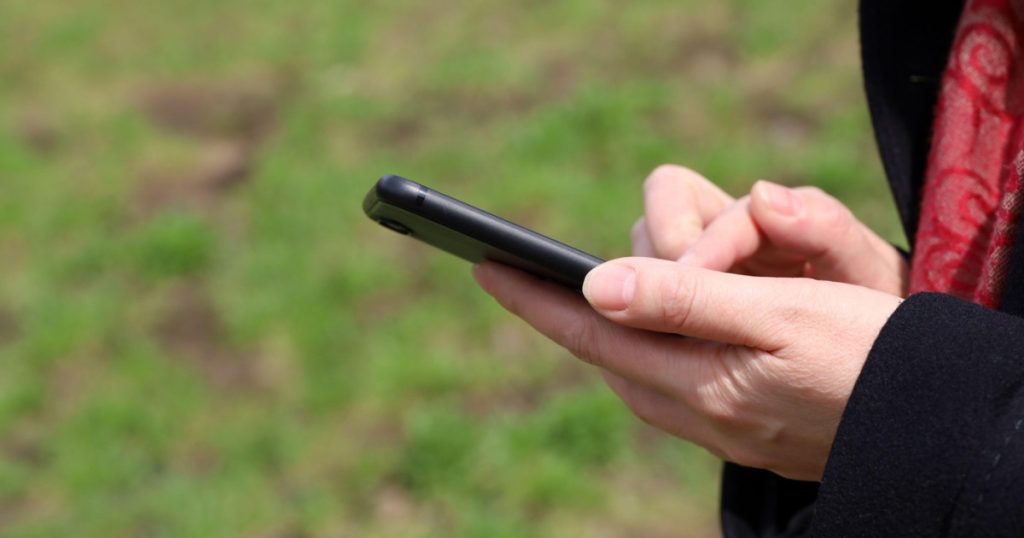 „Nu-ți pune telefonul în frigider”: Cinci metode pentru a menține dispozitivele la o temperatură optimă vara aceasta