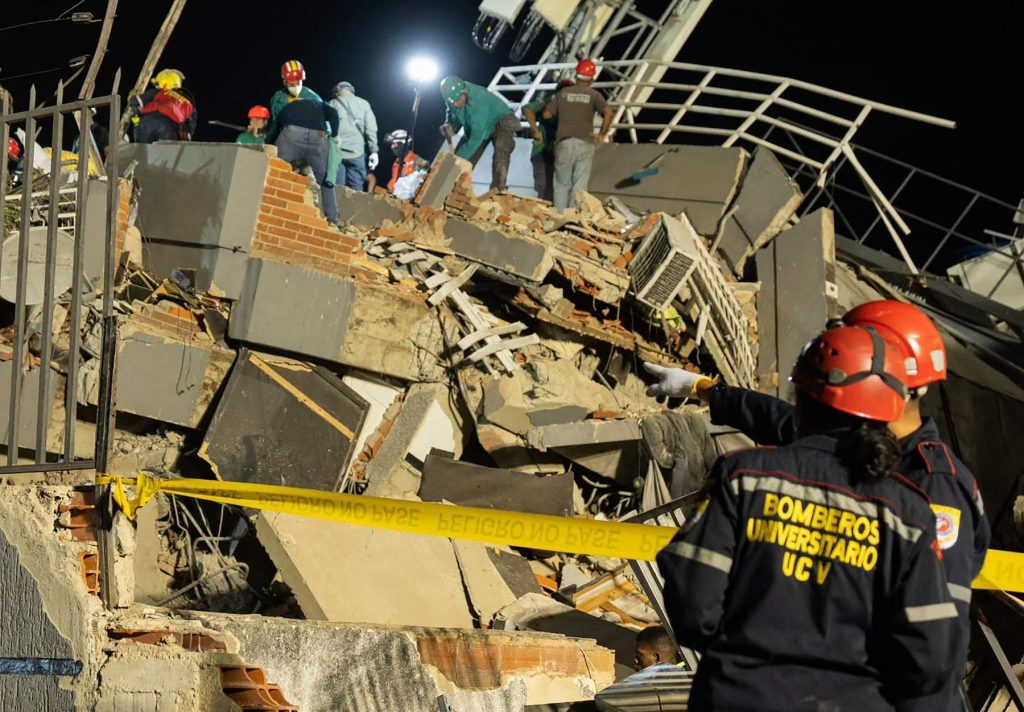 Miracol în Venezuela. Un bebeluș și mama lui au fost scoși vii de sub ruine după 32 de ore